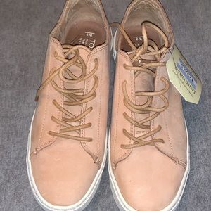 Brand new toms sneakers
